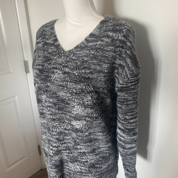 Women's vneck light & dark grey marble sweater size L - Picture 2 of 8